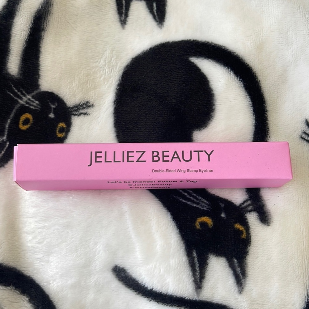 Jelliez Beauty | Wing Stamp Eyeliner
